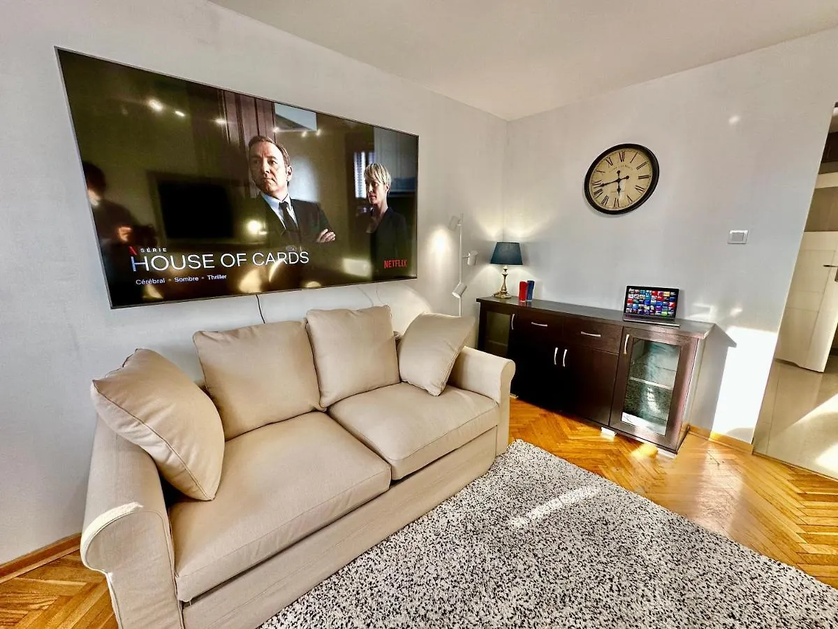View Metro Wifi 1Gb 80'Tv Netflix Disney+ Hbo Warszawa 0*,